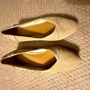 Women’s size 7 Tom’s flats. Cream/tan colored with cheetah print. Suede.